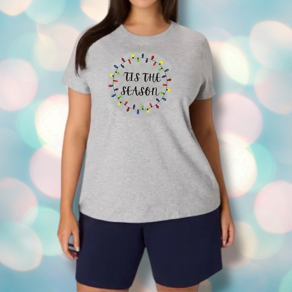 Gildan Tops - Women’s Plus Size Holiday Christmas Lights “Tis The Season” Tee Shirt Top 2XL